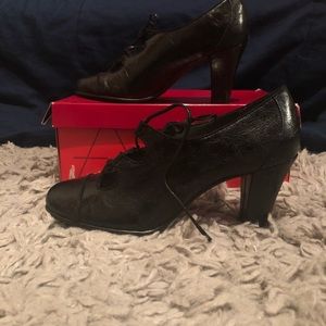 Aerosoles Black Lace Up Heels